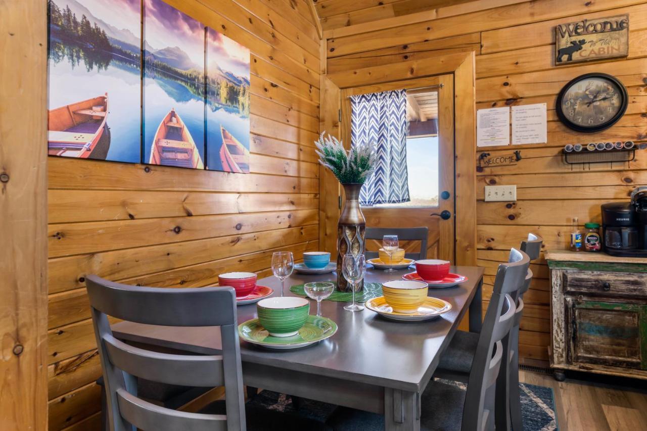 Serenity, A Rustic Log Cabin Retreat セバービル エクステリア 写真