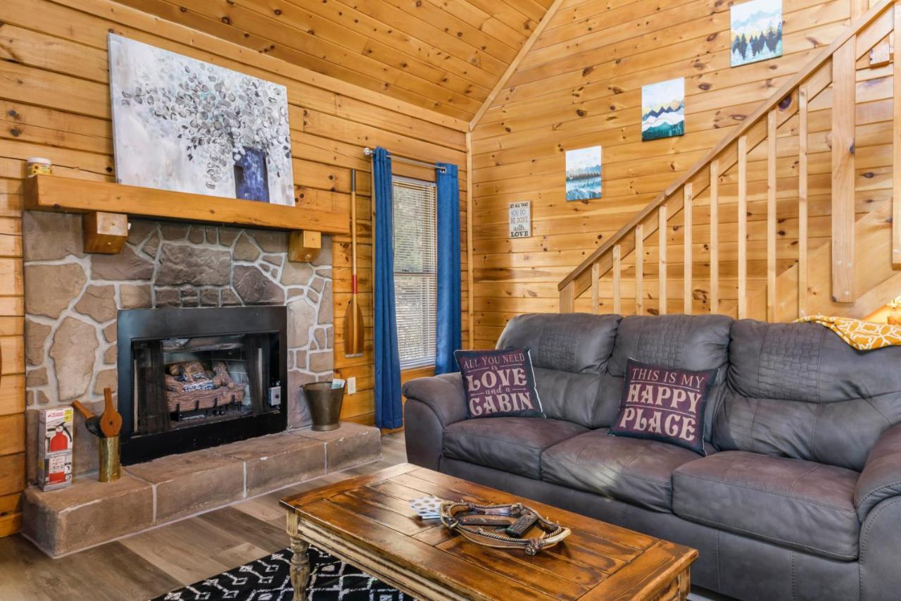 Serenity, A Rustic Log Cabin Retreat セバービル エクステリア 写真