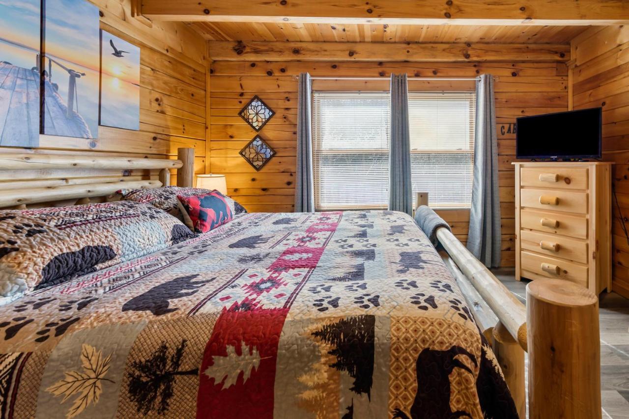 Serenity, A Rustic Log Cabin Retreat セバービル エクステリア 写真