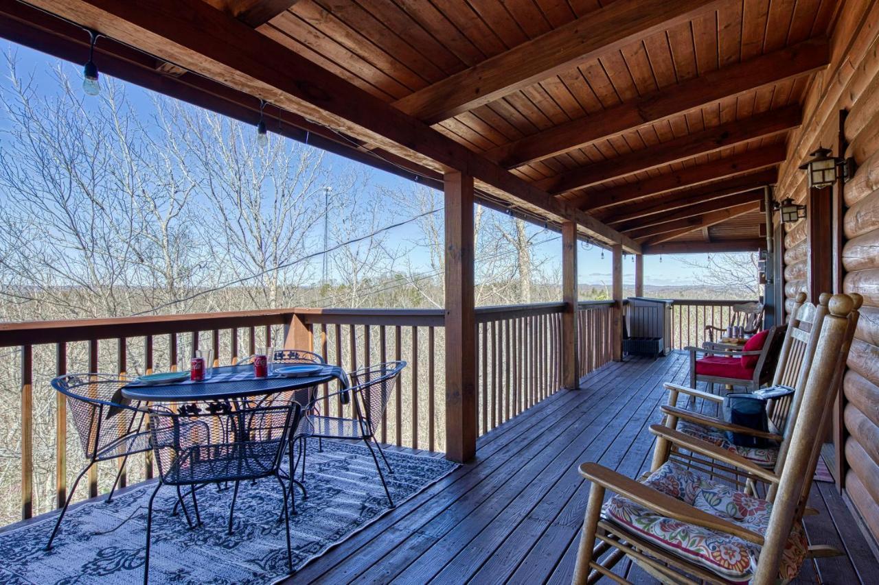 Serenity, A Rustic Log Cabin Retreat セバービル エクステリア 写真
