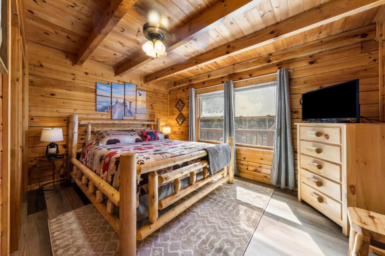 Serenity, A Rustic Log Cabin Retreat セバービル エクステリア 写真