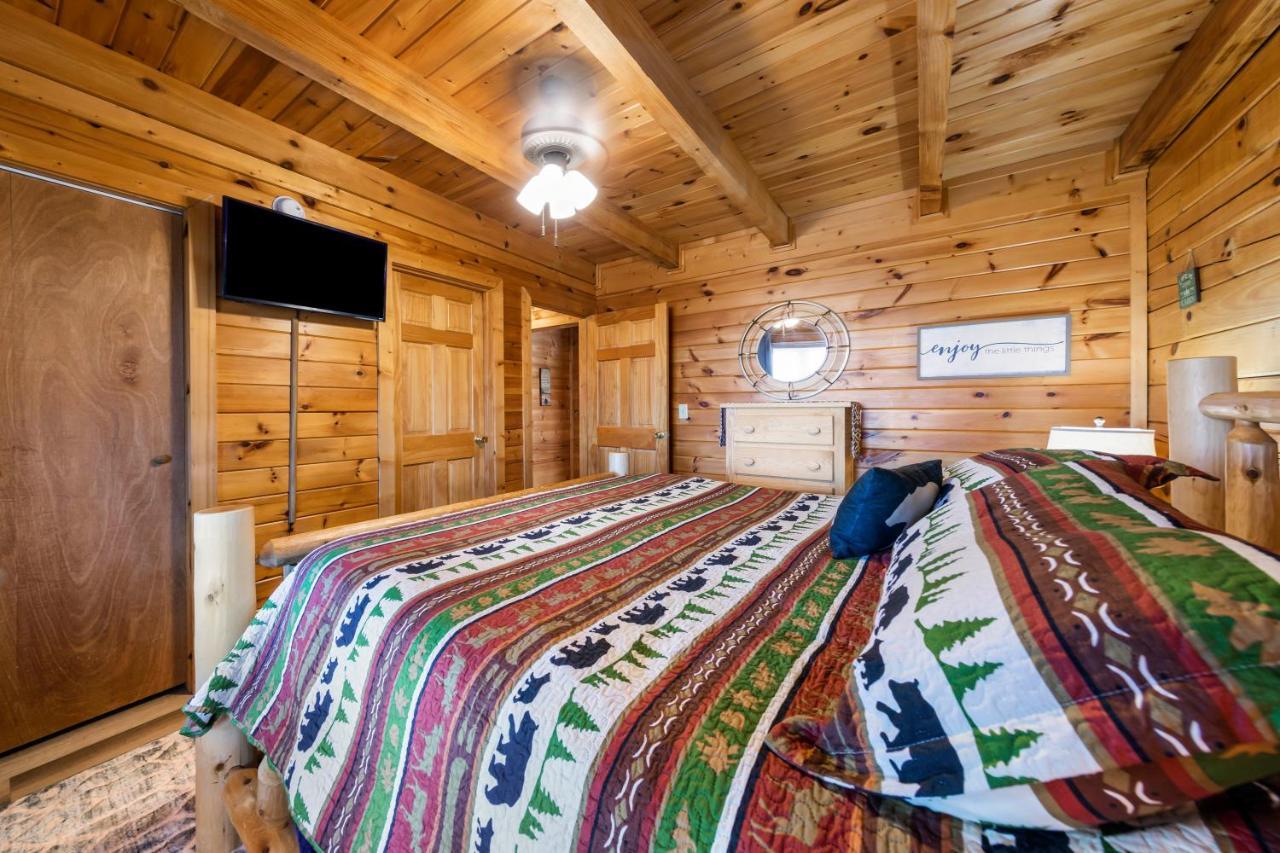 Serenity, A Rustic Log Cabin Retreat セバービル エクステリア 写真
